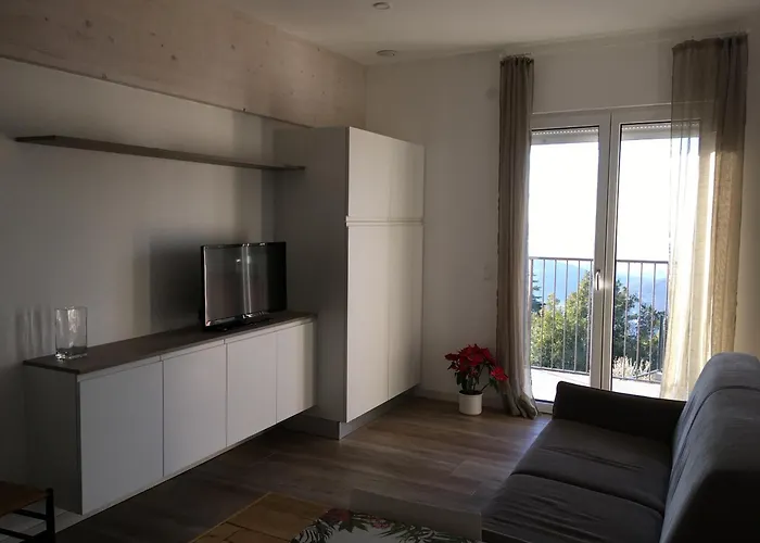Casa Vacanze Como Brunate Apartmán *